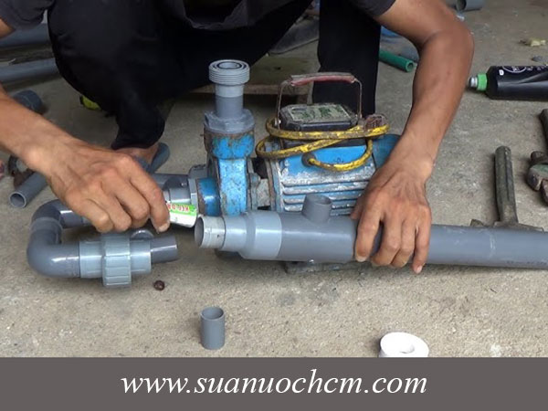 Đội thợ sửa máy bơm nước tại bình chánh 24h