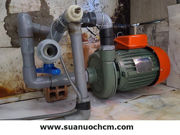 Phương pháp xử lý giếng khoan bị tụt nước mồi hiệu quả