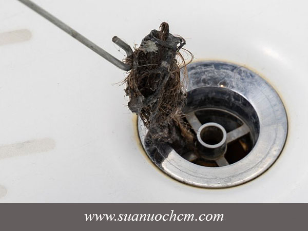 Chậu rửa bị tắc nghẹt là do đâu?